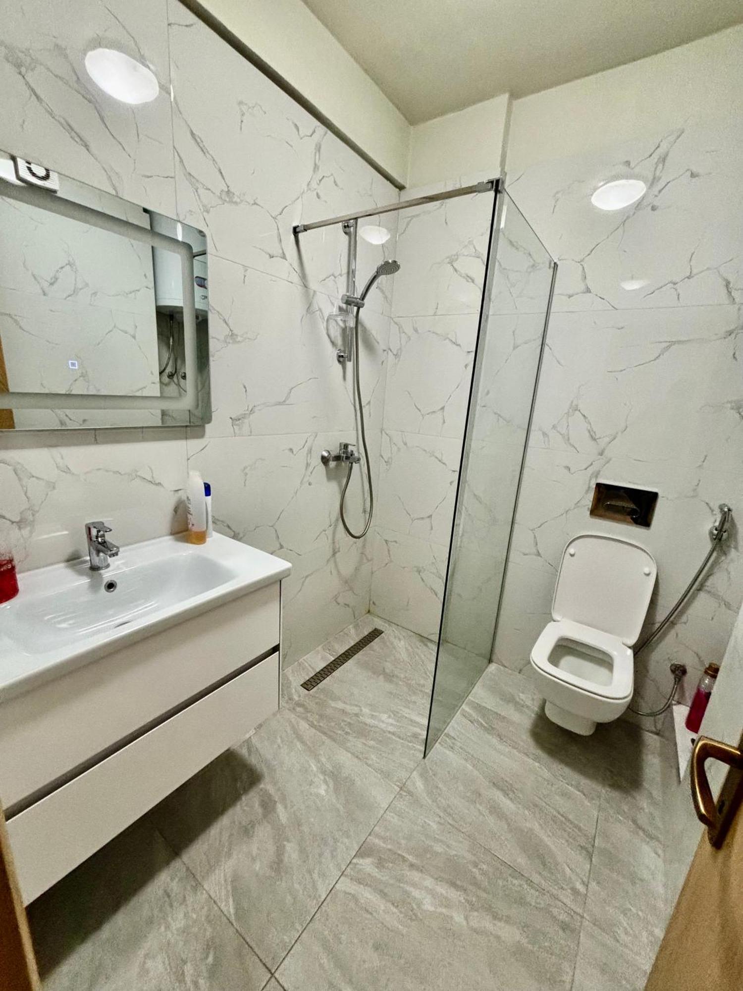 Edi'S Apartament Tirana Bagian luar foto