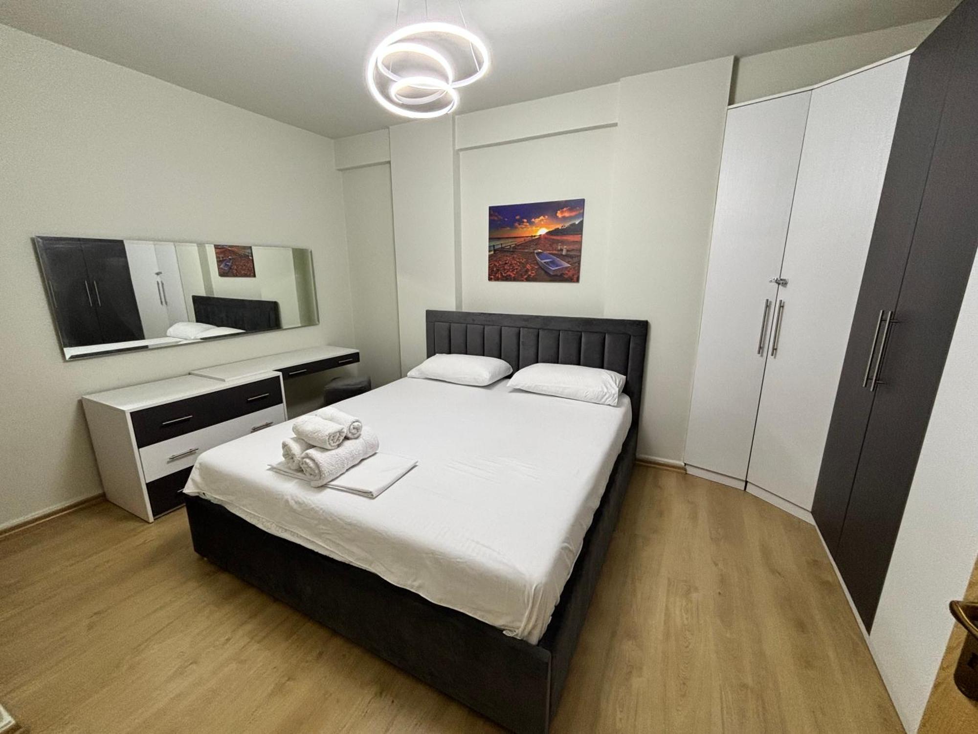 Edi'S Apartament Tirana Bagian luar foto