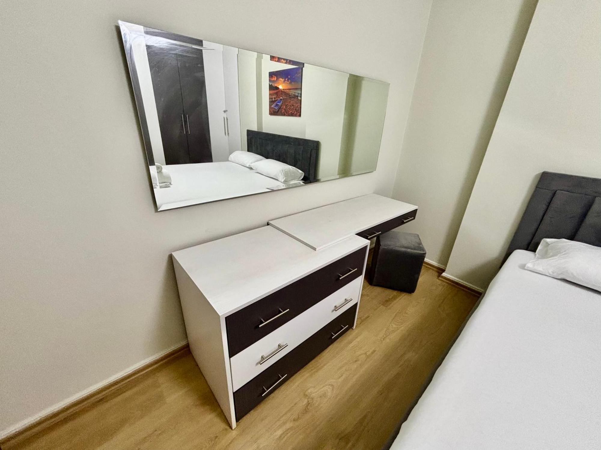 Edi'S Apartament Tirana Bagian luar foto